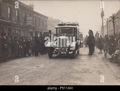 Vintage fotografia di un funerale di polizia, che si ritiene siano state prese nel South Yorkshire ma non confermato. Foto Stock