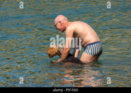 Strunjan, Slovenia, 14 luglio 2018. Mare Adriatico off il Strunjan riserva naturale, che è il più lungo tratto di costa incontaminata in tutta Gul Foto Stock
