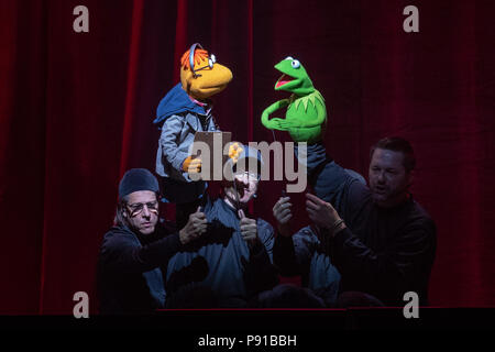 L'Arena O2, UK. 13 Luglio 2018,Kermit e scooter a i Muppets prendere l'O2, Penisola Square, Londra. © Jason Richardson / Alamy Live News Foto Stock