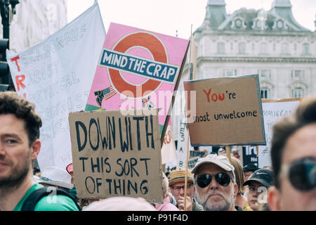 Londra, Regno Unito. 13 luglio 2018. 100.000 protesta nel centro di Londra contro la visita del Presidente statunitense Donald Trump Credito: Tom Leighton/Alamy Live News Foto Stock