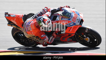 Hohenstein-ernstthal, Germania. 14 Luglio, 2018. Il tedesco Gran Premio di motociclismo, Qualifiche MotoGP al Sachsenring. Jorge Lorenzo (Spagna, Ducati Team) in azione. Credito: Hendrik Schmidt/dpa-Zentralbild/dpa/Alamy Live News Foto Stock