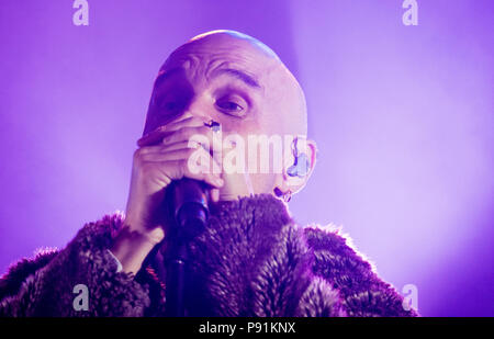 Tim Booth da James performing live al Festival Latitude, Henham Park, Suffolk, Inghilterra, 14 luglio, 2018 Foto Stock