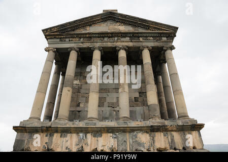 Il Tempio di Garni un classico tempietto ellenistico in Garni, Armenia Foto Stock