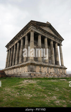 Il Tempio di Garni un classico tempietto ellenistico in Garni, Armenia Foto Stock