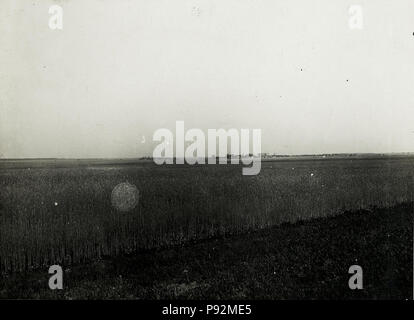 448 panorama, Blick auf österreichisch - ungarisches Angriffsfeld von Nowa Brshesnitza gegen Süden bis Kol Gorki. (BildID 15589309) Foto Stock