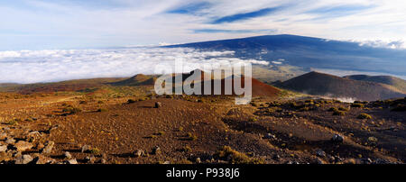 Vista mozzafiato del vulcano Mauna Loa sulla Big Island delle Hawaii. Il più grande vulcano subaerial sia in massa e volume, il Mauna Loa è stata considerare Foto Stock