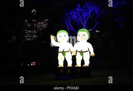 Sydney Australia - Giu 04, 2018. E Snugglepot Cuddlepie nel Giardino Botanico durante il Vivid Sydney è una celebrazione della luce, suono e idee. Foto Stock