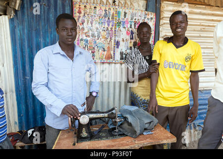 Kakuma, Kenya - Sartoria nel campo per rifugiati di Kakuma. Foto Stock