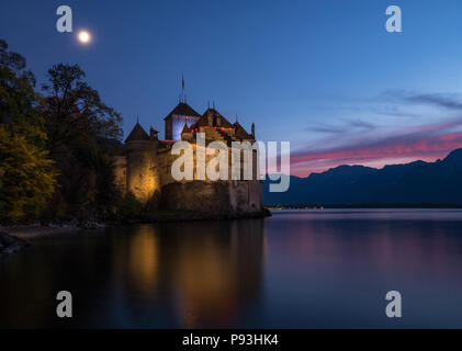 Il castello di Chillon di notte Foto Stock