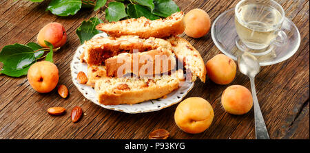 Biscotti italiani i biscotti con aggiunta di mandorle e frutta secca Foto Stock