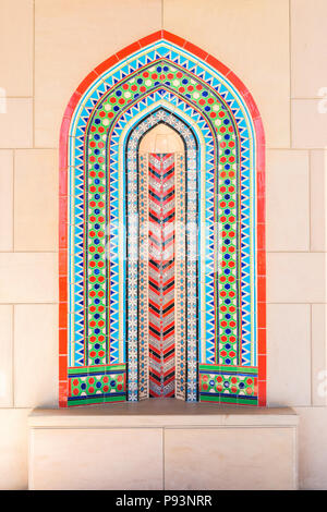 Piastrellata area salotto al Sultan Qaboos grande moschea in Muscat Oman Foto Stock