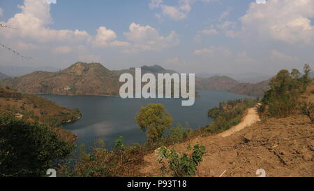 Vista sul lago Kivu e la zona circostante, senza edifici, Kibuye, Ruanda, Africa Foto Stock
