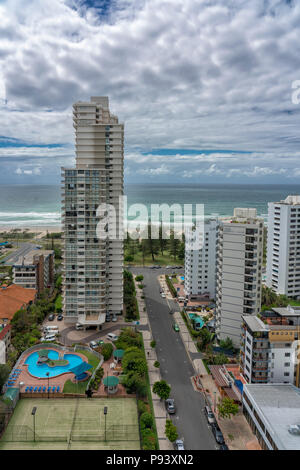 Broadbeach Australia - Marzo 13, 2018: grattacieli di Broadbeach. Broadbeach è un sobborgo della città di Gold Coast, Queensland, Australia. Al 2011 Foto Stock