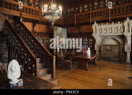 La biblioteca del Tsar Nicholas II progettato dall architetto russo Alexander Krasovsky in stile vittoriano stile gotico nel palazzo d'inverno a San Pietroburgo, Russia. Foto Stock