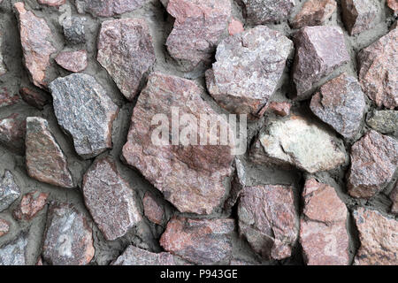 Macerie pietra grigia e marrone e parete, macerie lavoro. Foto Stock