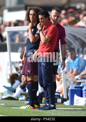 Arsenal manager Unai Emery si prepara a portare su Matteo Guendouzi durante la pre-stagione corrisponde al Parco Prato, Boreham Wood. Foto Stock