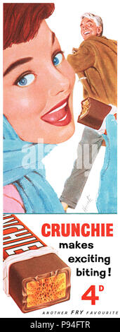 1957 British pubblicità per Fry's Crunchie barra di cioccolato. Foto Stock