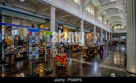 L'area commerciale per lo shopping o Wandellhalle nella città di Bad Pyrmont, Germania Foto Stock