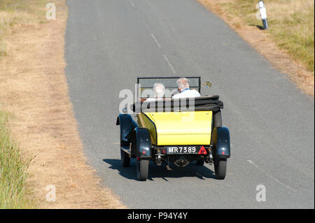 Rhayader, Powys, Regno Unito. 14th, luglio 2018. "Torello Morris' classic car aficionados tour Elan Valley area vicino Rhayader in Powys, Wales, Regno Unito. © Graham M. Lawrence/Alamy Live News Foto Stock