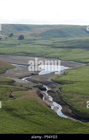 Rhayader, Powys, Regno Unito. 14th, luglio 2018. Craig Goch serbatoio, un complesso di serbatoi in Elan Valley, vicino Rhayader in Powys, Wales, Regno Unito. è molto asciutto. La custodia Elan Valley alimentazione di serbatoi di Birmingham con acqua. © Graham M. Lawrence/Alamy Live News Foto Stock