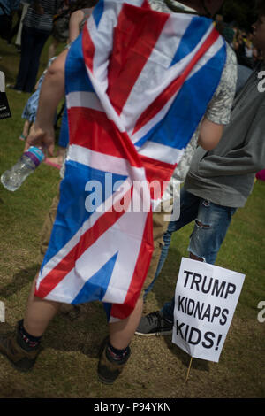 Edimburgo, Scozia, 14 luglio 2018. Il carnevale di resistenza anti-Trump rally, in concomitanza con la visita del presidente Donald Trump in Scozia su un golf weekend, a Edimburgo, Scozia, il 14 luglio 2018. Credito: jeremy sutton-hibbert/Alamy Live News Foto Stock