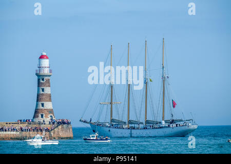 Sunderland, Regno Unito. Il 14 luglio 2018. La Santa Maria Manuela di lasciare il porto di Sunderland come parte della Tall Ships Race 2018. La Santa Maria Manuela è un portoghese montante quattro lugger. Originariamente una nave da pesca portoghese della flotta di bianco, Santa Maria Manuela è ora utilizzato come formazione di mare e la nave di crociera, appartenente al Grupo Jerónimo Martins. È la nave gemella della marina portoghese Creoula del. Credito: Tim Withnall/Alamy Live News Foto Stock