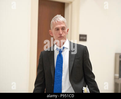 Rappresentante degli Stati Uniti Trey Gowdy (Repubblicano della Carolina del Sud), Presidente, noi Casa Comitato per la vigilanza e la riforma del governo arriva a porre domande di Lisa Pagina, consulente legale per ex direttore dell'FBI Andrew McCabe durante "un trascritto intervista" prima che la casa di noi Comitato Giudiziario e noi Casa Comitato per la vigilanza e la riforma del governo sul Campidoglio di Washington, DC il Venerdì, 13 luglio 2018. Pagina viene considerata per essere un testimone chiave in seno alla commissione per il suo ruolo con Pietro Strzok e le decisioni prese da parte del Dipartimento di Giustizia e la FBI nei mesi prima del 2016 Presid Foto Stock