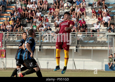 Latina (LT), 14/07/2018. Prima partita amichevole per la AS Roma, che incontra il Latina. Nella foto: Diego Perotti in azione. Latina (LT), 14/07/2018. Prima pre stagione amichevole per AS Roma, quale incontra Latina. Nella foto: Diego Perotti in azione. Foto Stock