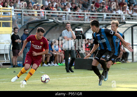 Latina (LT), 14/07/2018. Prima partita amichevole per la AS Roma, che incontra il Latina. Nella foto: Cengiz sotto in azione. Latina (LT), 14/07/2018. Prima pre stagione amichevole per AS Roma, quale incontra Latina. Nella foto: Cengiz sotto in azione. Foto Stock