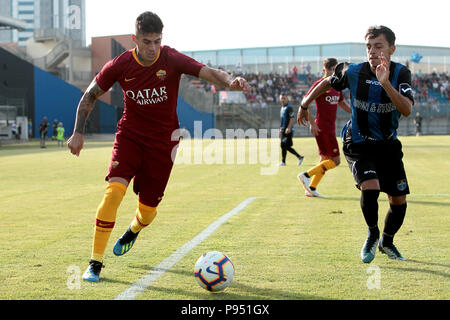 Latina (LT), 14/07/2018. Prima partita amichevole per la AS Roma, che incontra il Latina. Nella foto: Diego Perotti in azione. Latina (LT), 14/07/2018. Prima pre stagione amichevole per AS Roma, quale incontra Latina. Nella foto: Diego Perotti in azione. Foto Stock