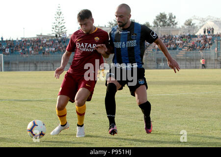 Latina (LT), 14/07/2018. Prima partita amichevole per la AS Roma, che incontra il Latina. Nella foto: Cengiz sotto in azione. Latina (LT), 14/07/2018. Prima pre stagione amichevole per AS Roma, quale incontra Latina. Nella foto: Cengiz sotto in azione. Foto Stock