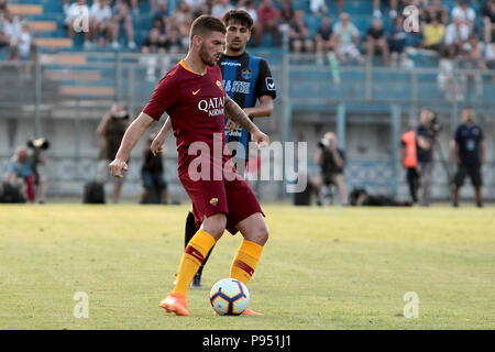 Latina (LT), 14/07/2018. Prima partita amichevole per la AS Roma, che incontra il Latina. Nella foto: Davide Santon in azione. Latina (LT), 14/07/2018. Prima pre stagione amichevole per AS Roma, quale incontra Latina. Nella foto: Davide Santon in azione. Foto Stock