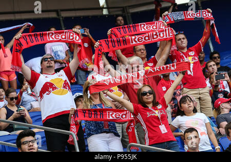 Harrison, NJ, Stati Uniti d'America. 14 Luglio, 2018. Fan ottenere pronto per l'avvio di un gioco di MLS tra Sporting Kansas City e New York Red Bulls in Red Bull Arena di Harrison, NJ. Mike Langish/Cal Sport Media. Credito: csm/Alamy Live News Foto Stock