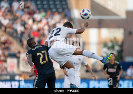 Chester, Pennsylvania, USA. 14 Luglio, 2018. Eintracht di TIMOTHY CHANDLER, (22) in azione contro Philadelphia europea difensore JAY SIMPSON(27) durante il match contro l' Unione a Talen Energy Stadium di Chester PA Credito: Ricky Fitchett/ZUMA filo/Alamy Live News Foto Stock