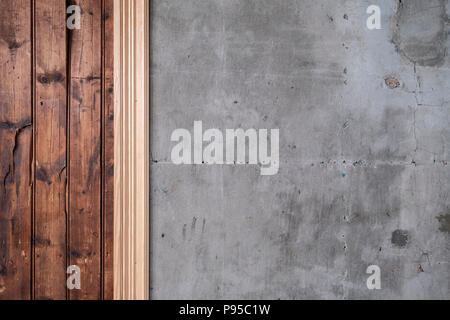 Dettagliate texture di sfondo di vecchi e usurati i pannelli di legno e calcestruzzo incrinato Foto Stock