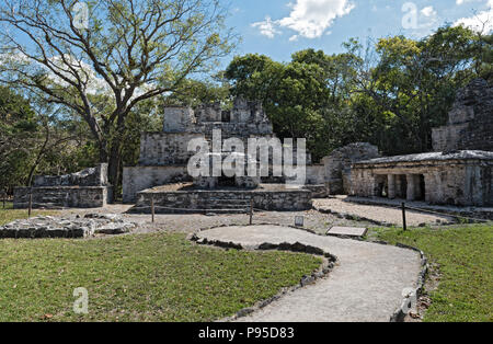 Gli Antichi maya, edificio a Muyil sito archeologico, Quintana Roo, Messico. Foto Stock