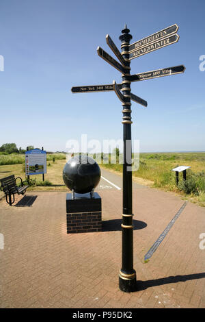 Punto di meridiano in corrispondenza della linea del meridiano di Greenwich longitudine zero, Cleethorpes, Lincolnshire, Regno Unito. Foto Stock