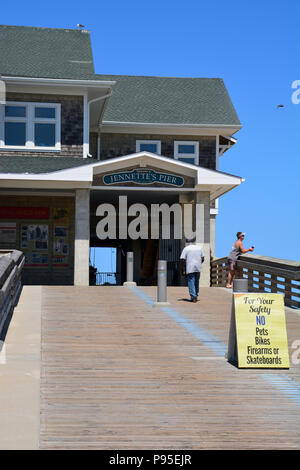 Jennette è Pier è stato infisso in Nag testa sin dal 1939. Pesantemente danneggiata dall uragano Isabel nel 2003, il molo era ricostruire nel 2011. Foto Stock