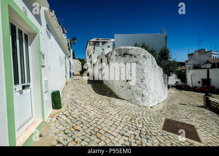 Scene e Street View da Albufeira Portogallo su una soleggiata giornata estiva Foto Stock