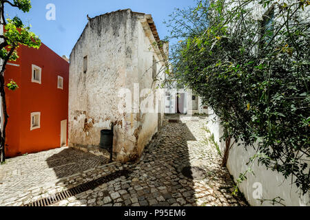 Scene e Street View da Albufeira Portogallo su una soleggiata giornata estiva Foto Stock