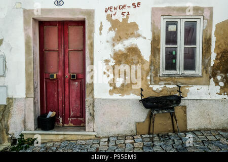 Scene e Street View da Albufeira Portogallo su una soleggiata giornata estiva Foto Stock