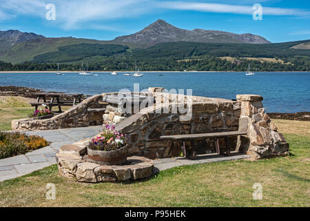 Esplanade e la capra è caduto attraverso Brodick Bay a Brodick Isle of Arran North Ayrshire Scotland Regno Unito Foto Stock