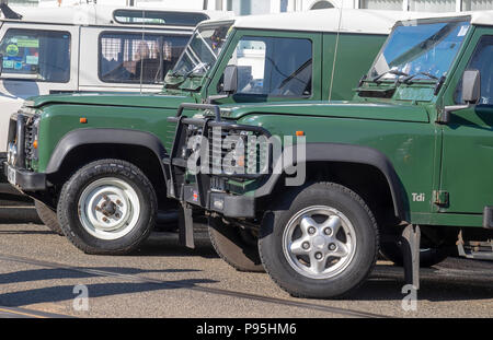 Classic Landrovers sul display Foto Stock