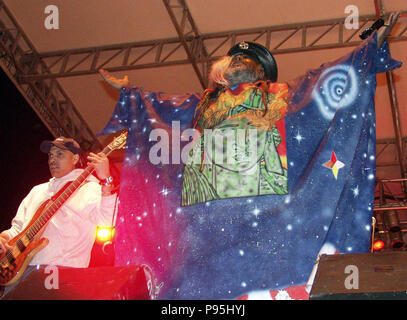 COLUMBIA, SC - Aprile 5: Lige Curry e George Clinton del Parlamento / Funkadelic eseguire a 3 fiumi Music Festival a Columbia nella Carolina del Sud il 5 aprile 2002. Credito: Chris McKay / MediaPunch Foto Stock