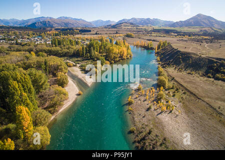 Vista aerea del Fiume Clutha, Otago, Nuova Zelanda in autunno Foto Stock