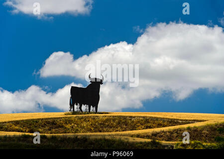Toro de Osborne, Osborne's Bull, pubblicità segno vicino a Malaga, Andalusia, Spagna Foto Stock