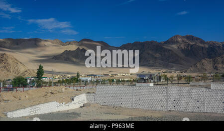 Leh, India - Luglio 15, 2015. Paese di montagna in Leh, India. Leh è una città nello stato indiano del Jammu e Kashmir. Foto Stock