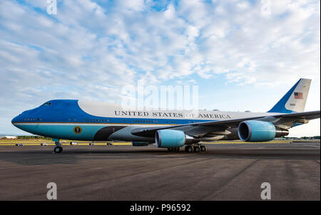 L'aeroporto di Prestwick, Scotland, Regno Unito. 13 Luglio, 2018. Presidente Donald Trump arriva su Air Force One presso l'Aeroporto di Prestwick in Ayrshire precedendo di un weekend a Foto Stock