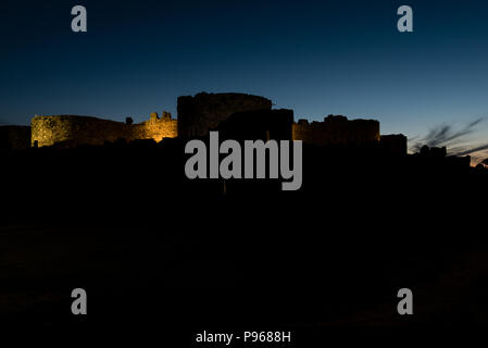 Beaumaris Castle di notte Foto Stock