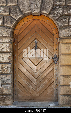 Gothic porta di legno, il quartiere ebraico, la citta' vecchia di Praga, Repubblica Ceca Foto Stock